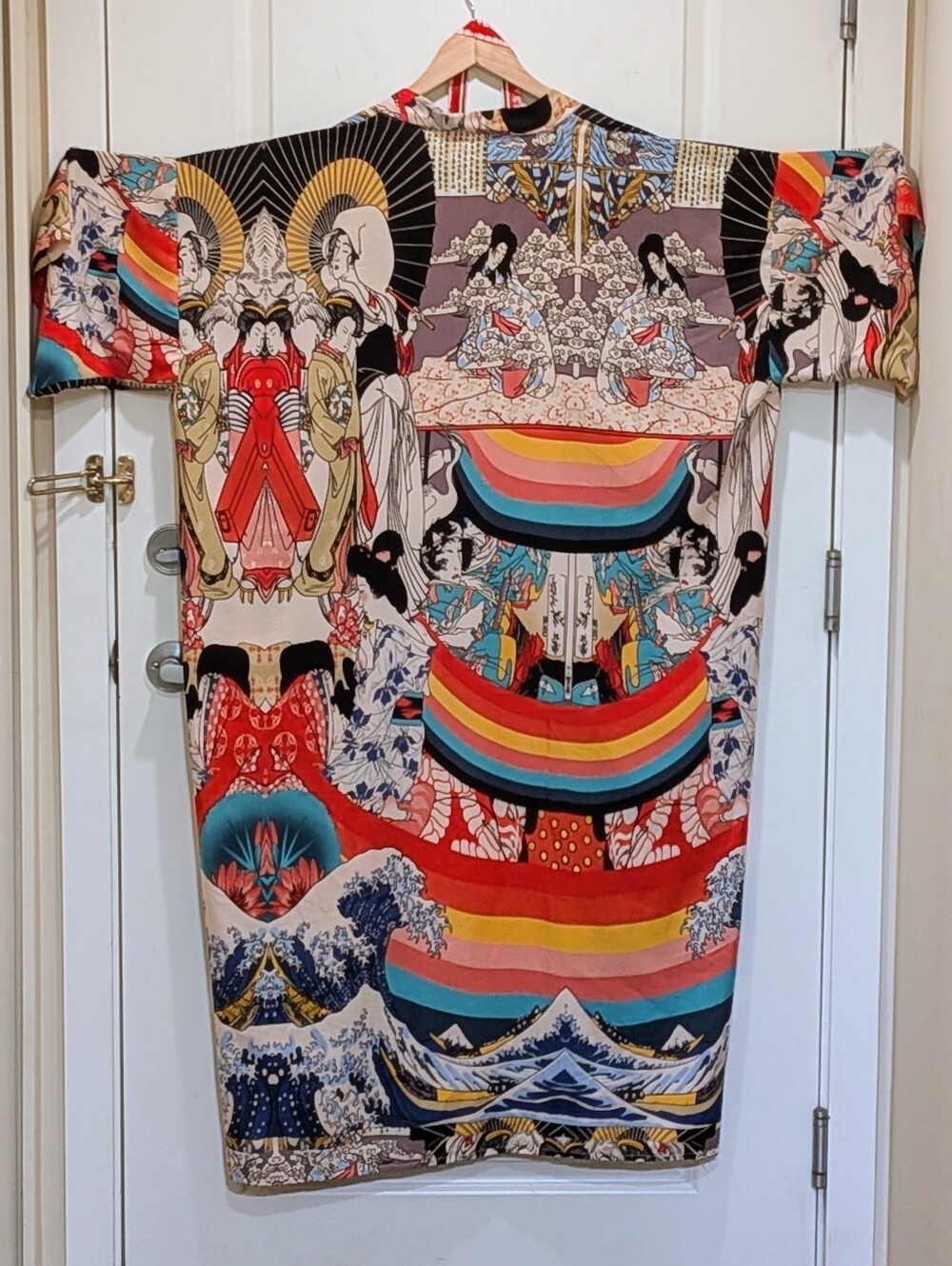 EUC Stunning 1X Japanese Geisha Rainbow and Wave Print Kimono Duster